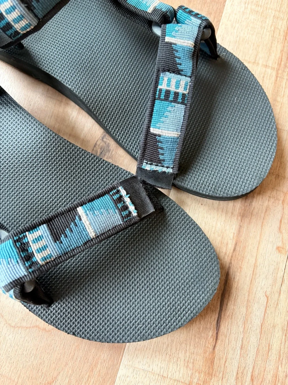 Teva Men’s Original Universal Black and Blue Adjustable Strap Sandals Size 7